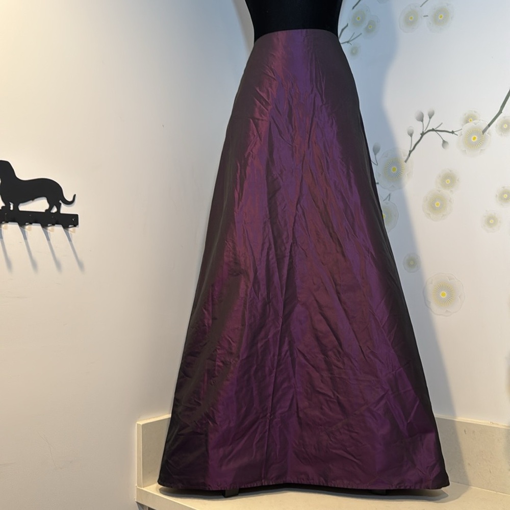 Vintage MAX STUDIO Designer Silk Retro Iridescent Purple/Black Maxi Skirt Size 8 - Picture 4 of 9